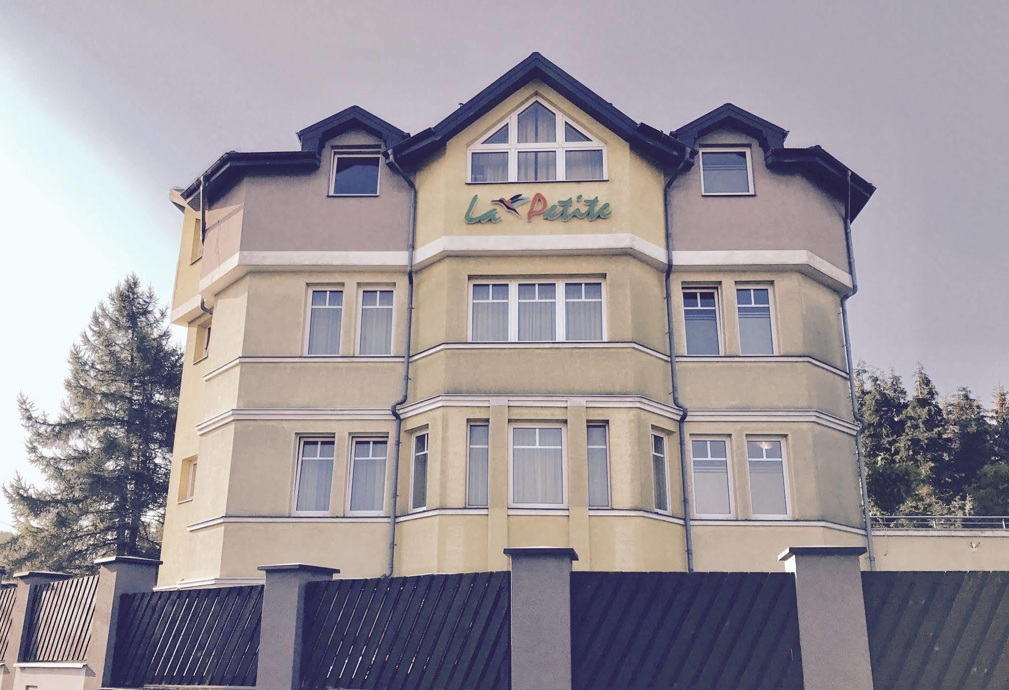 La Petite Apartments & Rooms Гданьск Экстерьер фото