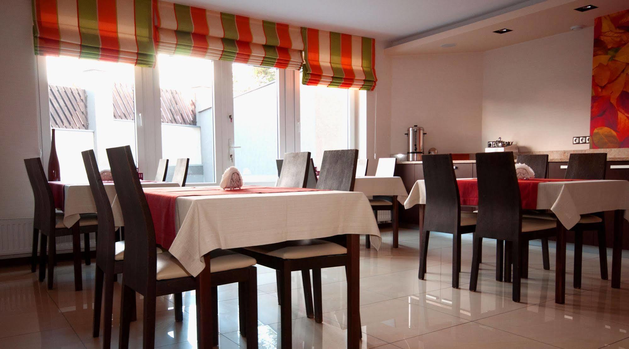 La Petite Apartments & Rooms Гданьск Экстерьер фото
